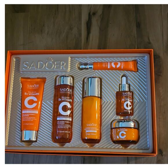 SADOER 6-Piece Hydrating Skincare Set w/Vitamin C & Niacinamide, Face Care Kit - Picture 1 of 3
